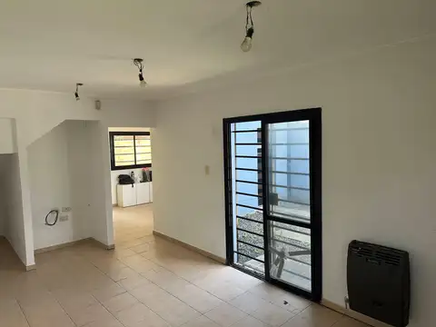 Casa 2 ambientes con 2 baños