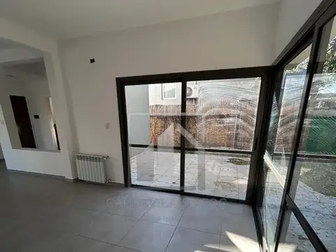 Casa en Alquiler con 2 cocheras