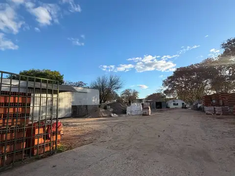 Amplio terreno con galpon listo para trabajar