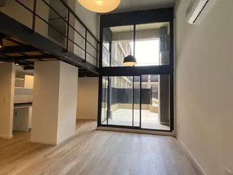 Departamento duplex en venta en La Boca con patio