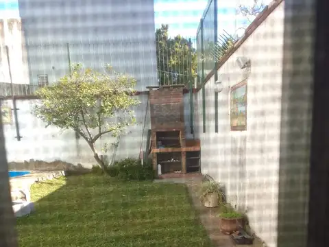 SE VENDE CASA 7 AMB. EN RAMOS MEJIAS APTO CREDITO