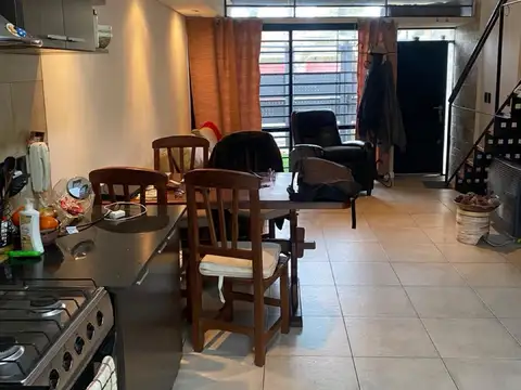 Depto Tipo Casa en Alquiler de 4 ambientes