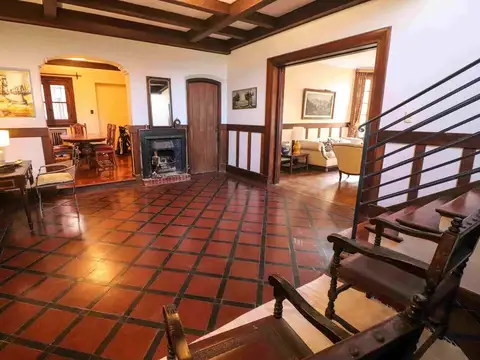 Casa 8 ambientes con 5 baños