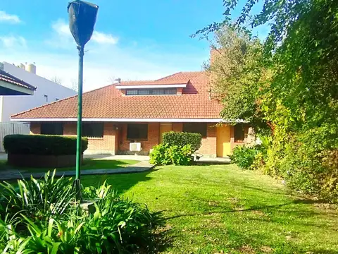 Casa 6 ambientes con 3 baños