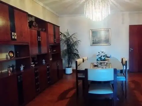 CASA EN VENTA 6 AMBIENTES JOSE MARMOL GRAN TERRENO