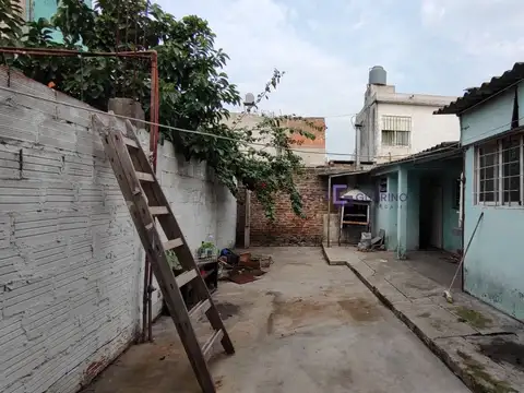 Excelente PH de 2 ambientes por pasillo con patio