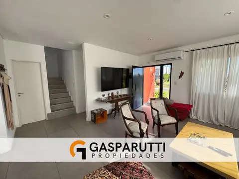 Casa en Venta con 4 cocheras