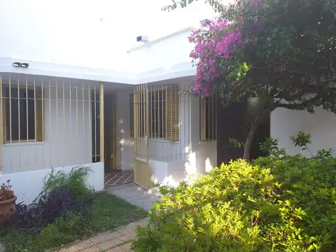 VENTA PH TIPO CASA MORON C/ JARDIN Y COCHERA