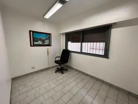 Almirante Guillermo Brown 900, Piso pb