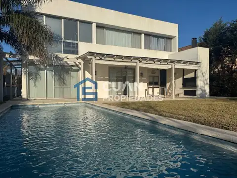 Saint Matthews Village, Pilar