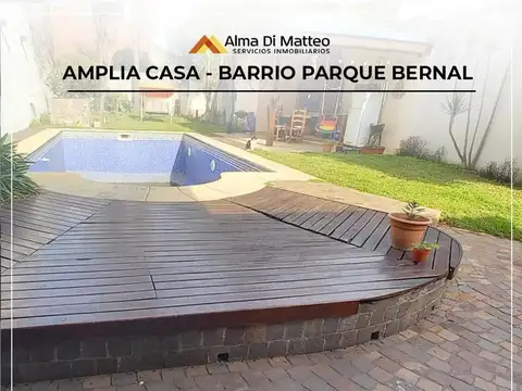Amplia casa de Estilo en Barrio Parque Bernal