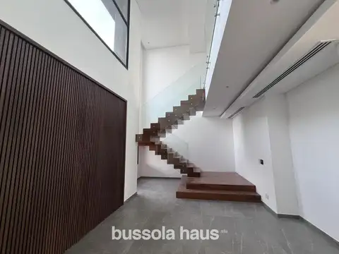 Casa en Alquiler en Puertos - Barrio Marinas, USD 7.500