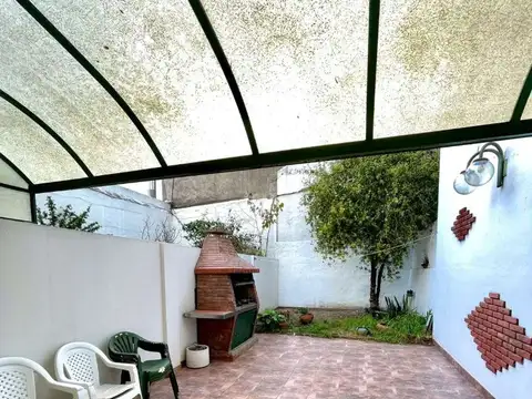 DUPLEX SIN EXPENSAS,1° X ESC,180 MTS TOT, GARAGE,PATIO Y PARRILLA,EXC UBI,A MTS DEL CID CAMPEADOR