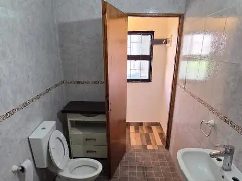 Casa tipo ph 2 amb amplio con parque y cochera. Ubicada en Maipu 137, Monte Grande