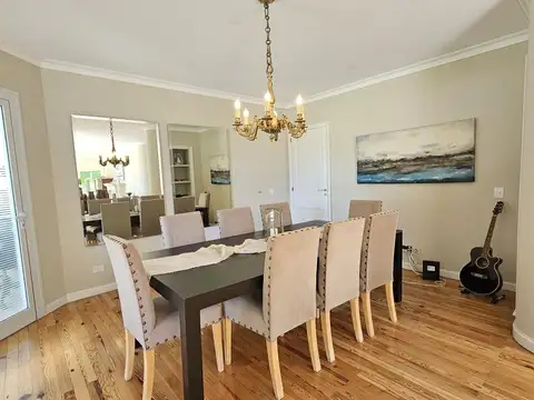 Casa en Venta con 6 cocheras