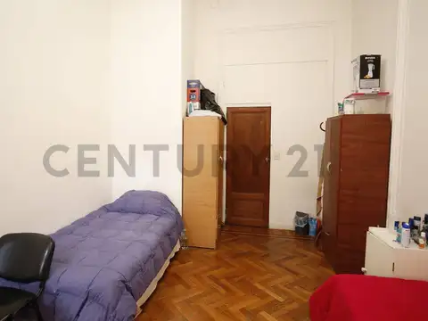 Avenida Rivadavia 7000, Piso 0