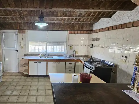 Venta casa PA 3 dormitorios con terraza, quincho y espacios amplios en planta alta Barrio Alberdi