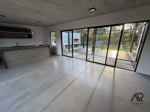 Casa en alquiler temporario c/ cochera en P. Coloradas