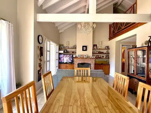 Imponente casa de categoría en venta Monte Grande