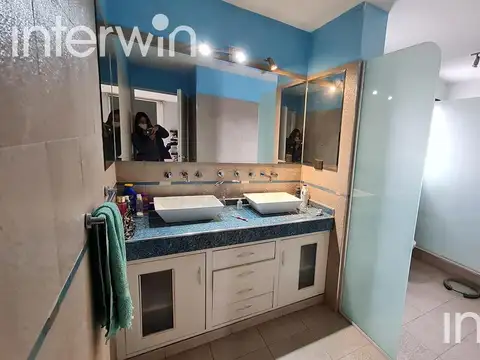Casa 6 ambientes con 2 baños