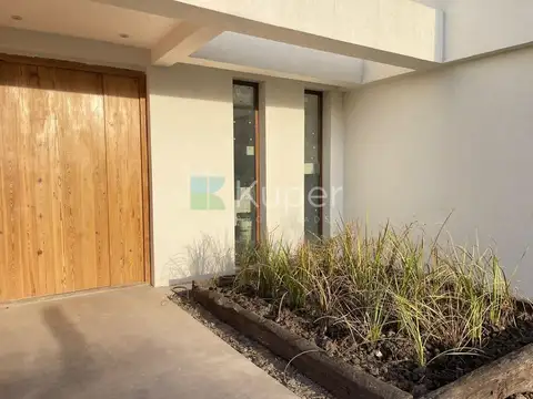 Casa en Alquiler de 4 dormitorios