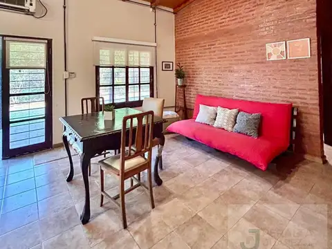 Calida Casa Estilo Chalet en Venta -Chacras de Benitez-