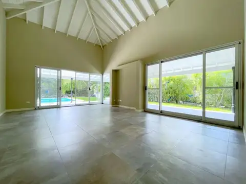 Casa en Venta en Acacias Blancas, USD 250.000