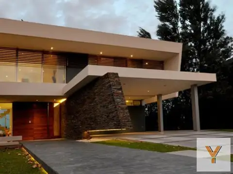Brisas del Mar Country Club