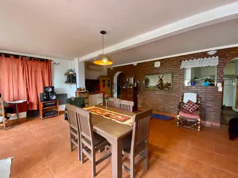 Casa en Venta con 3 cocheras
