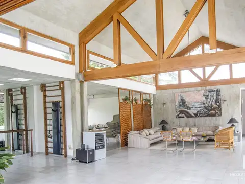 Casa de gran tamaño, en zona privilegiada