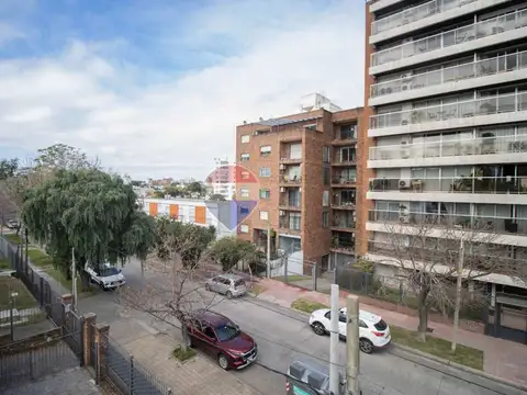 Pérez Gomar 4400