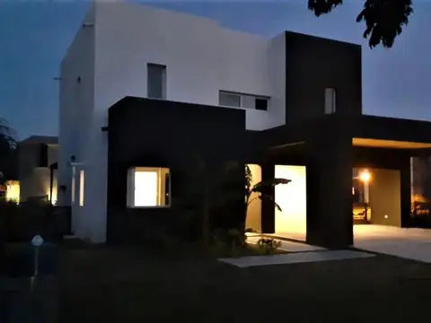 Casa en Alquiler en El Canton, USD 1.700