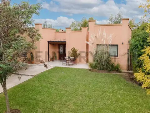 VENTA Casa 5 Ambientes en 1 Planta con Vista a la Laguna — Cantón Norte, Escobar