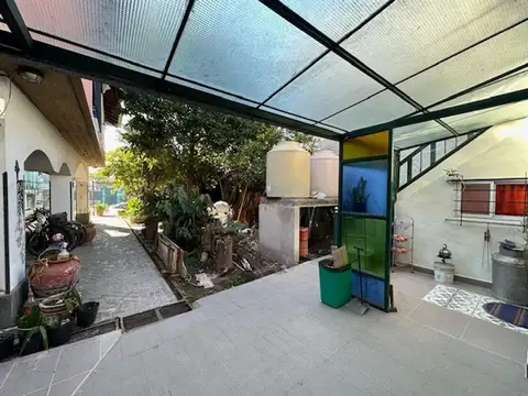 Casa 6 ambientes con 5 baños