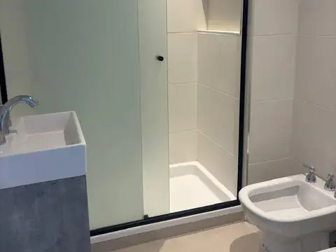 Presidente Juan Domingo Perón 800, Piso 2