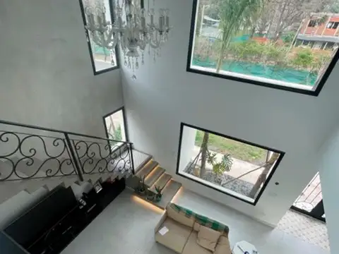 Casa 4 ambientes con 4 baños