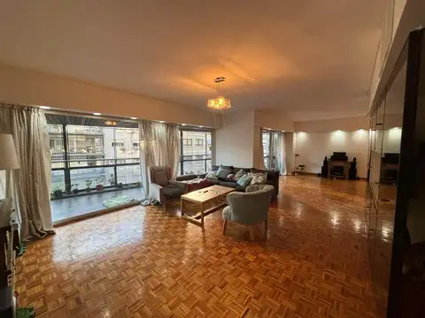 Alquila departamento 5 ambientes en Recoleta con cochera
