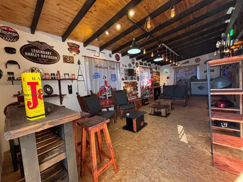 CASA EN VENTA   DOS CASAS INDEPENDIENTES Y LISTAS PARA HABITAR +  LOCAL + GARAGE Y+MONOAMBIENTE