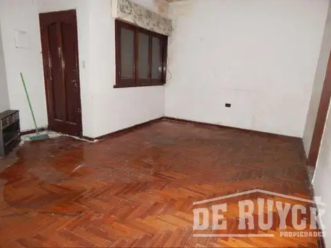 Urquiza esquina R. Lopez 800