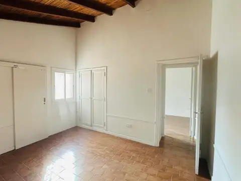 Casa 6 ambientes con 2 baños