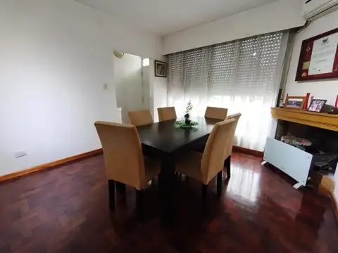VENTA CASA DE 4 AMBIENTES EN MARTINEZ