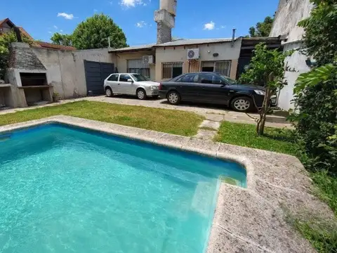 VENTA CASA DE 4 AMBIENTES EN MARTINEZ