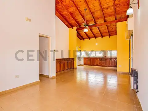 Venta Casa de 3 Dormitorios con pileta y parque en Funes Town