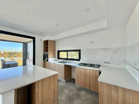 Casa en Alquiler de 4 dormitorios