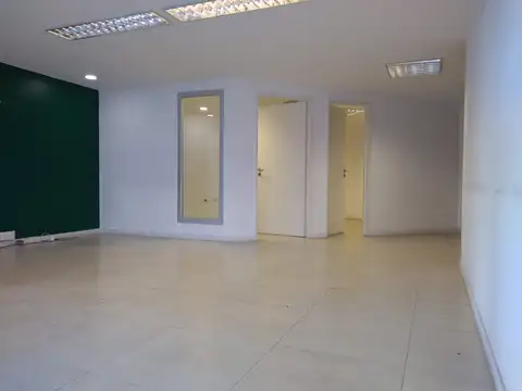 Local doble Altura en ubicación privilegiada