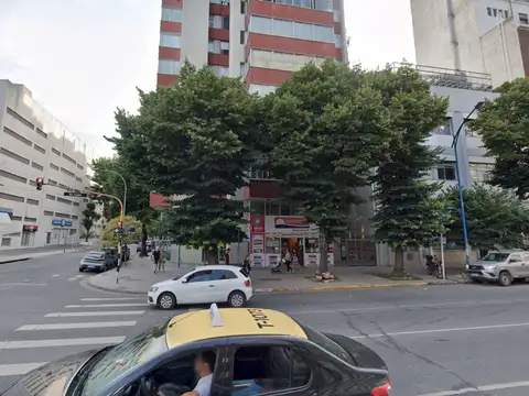 Local doble Altura en ubicación privilegiada