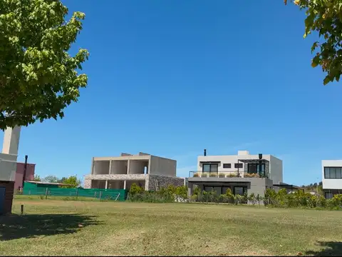 Terreno en Venta 32  mts Fondo
