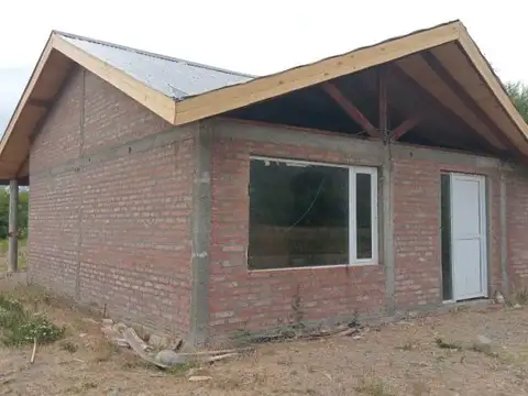 Se vende Casa a terminar en Cholila