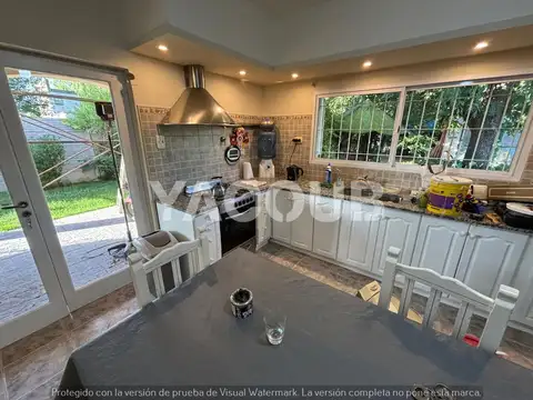 Casa en Venta con 2 cocheras