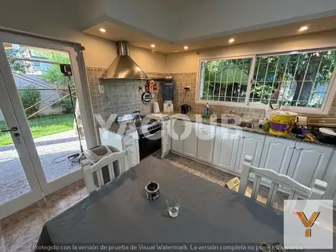 Casa en Venta con 2 cocheras